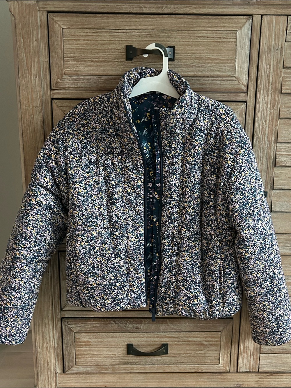 Brand New no tags!
TravisMathew Navy Floral Quilted Puffer Jacket